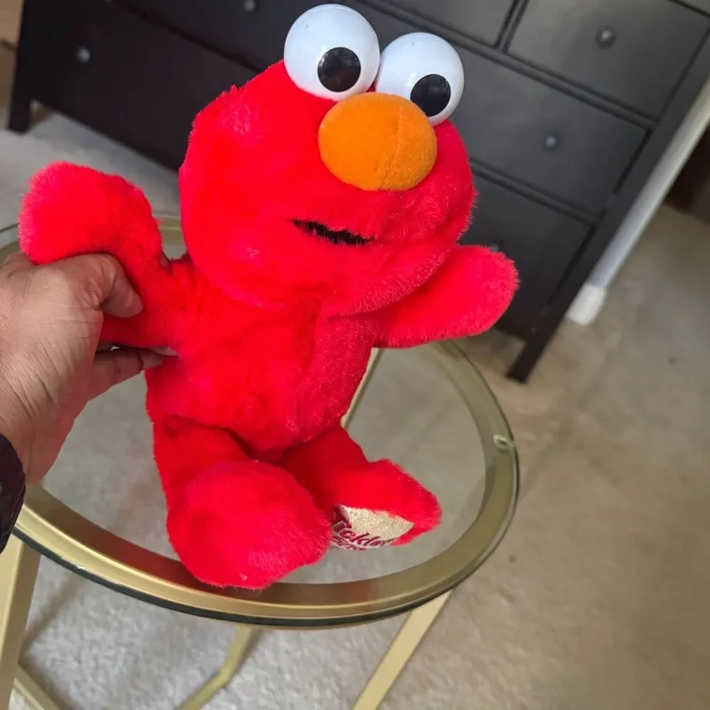 Sesame Street Tickle Me Elmo Surprise 13